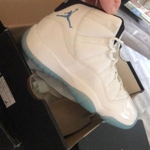 Jordan 11s legend blues deadstock